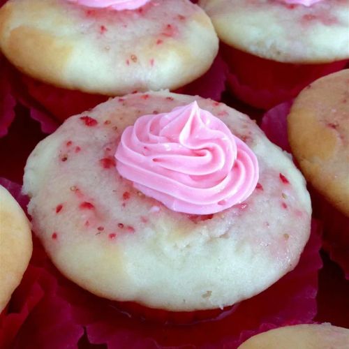 Mascarpone Strawberry Cupcakes