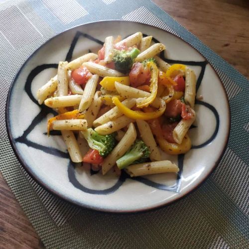 Linguine with Broccoli and Red Peppers