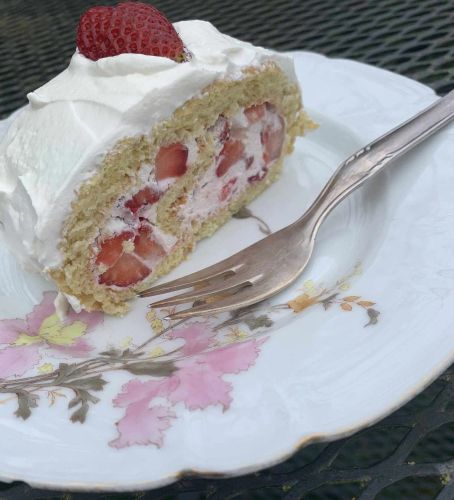 German Strawberry Roll