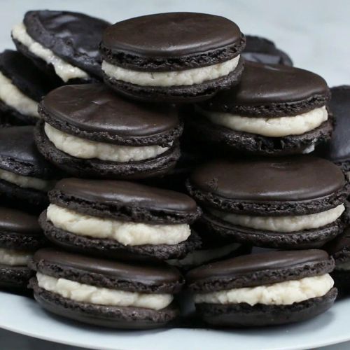 Cookies and Cream Macarons