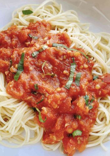 Capellini Pomodoro (Pasta with Fresh Tomato Sauce)