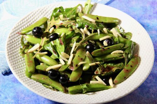 Sugar Snap Pea and Blueberry Salad