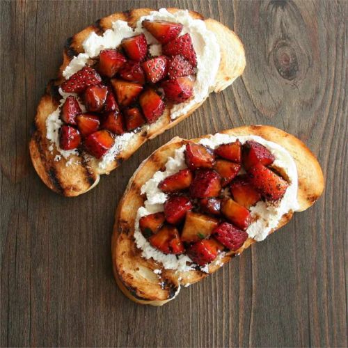 Strawberry Goat Cheese Bruschetta