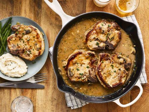 Southern Smothered Pork Chops in Brown Gravy