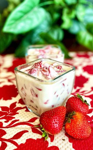 Fresas con Crema (Mexican-Style Strawberries and Cream)