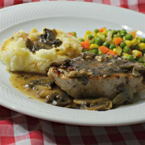 Jan's Peppered Pork Chops With Mushrooms and Herb Sherry Sauce