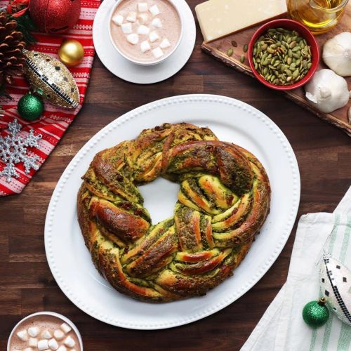 Pesto Bread Wreath