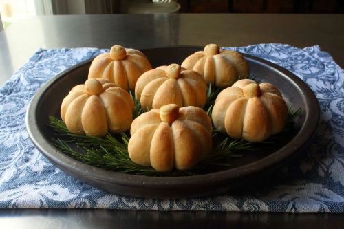 Pumpkin-Shaped Dinner Rolls