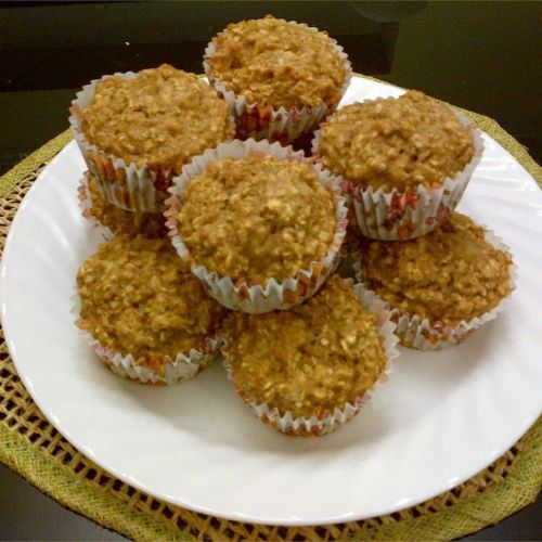 Applesauce-Oat Muffins