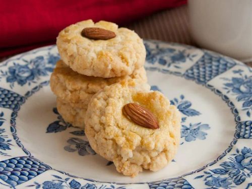 Chinese Restaurant Almond Cookies