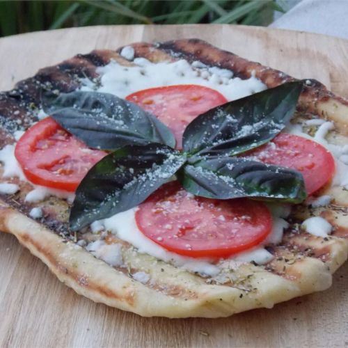 Crispy Grilled Pizza Margherita