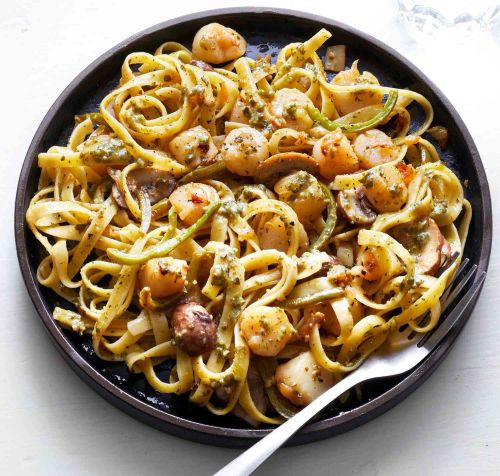 Pasta with Pesto and Scallops