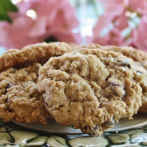 Beth's Spicy Oatmeal Raisin Cookies