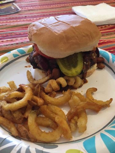 Hamburgers Chili Dog Style