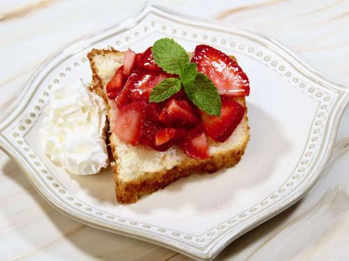 2-Ingredient Pineapple Angel Food Cake