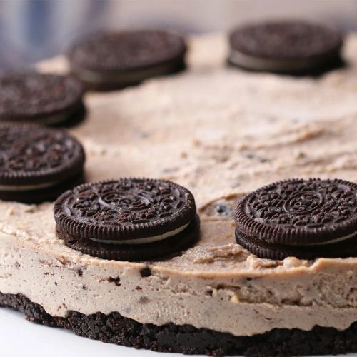 Vegan Cookies and Cream Cheesecake