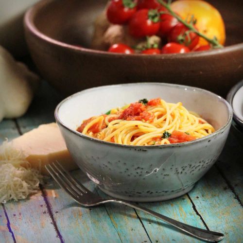 Pasta with Fresh Tomato Sauce