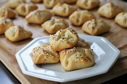 Everything Bagel Crescent Bites