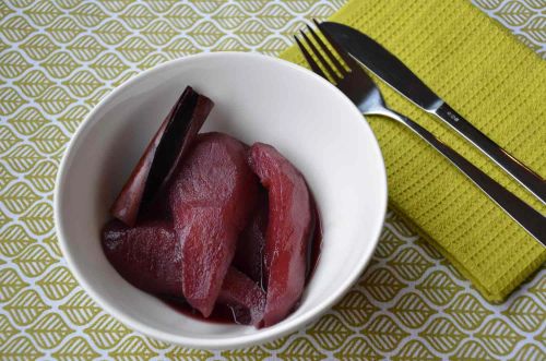 Stoofperen met Rode Wijn (Red Wine-Poached Pears)