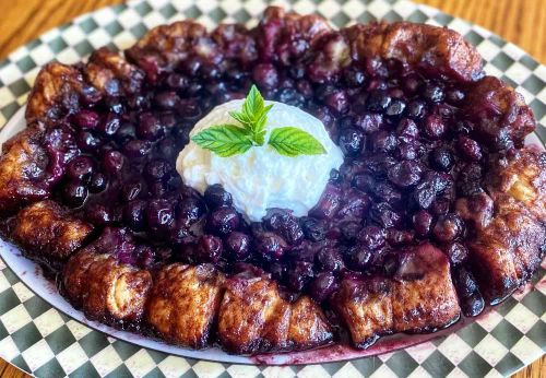 Slow Cooker Blueberry Biscuit Cobbler