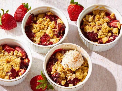 Air Fryer Strawberry Crisp