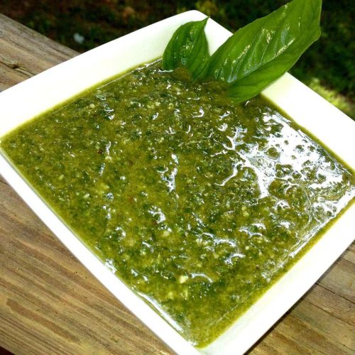 Simple Garlic and Basil Pesto