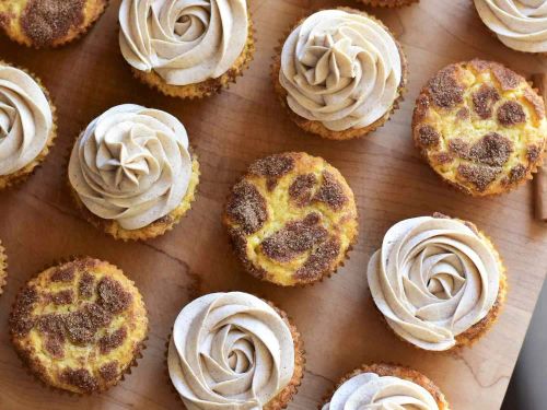 Snickerdoodle Cupcakes with Cinnamon Buttercream Frosting