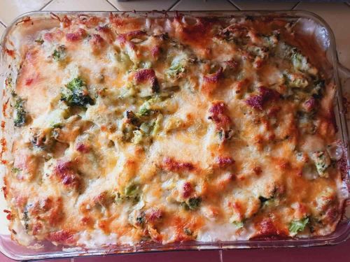 Easy Baked Chicken, Rice, and Broccoli Casserole