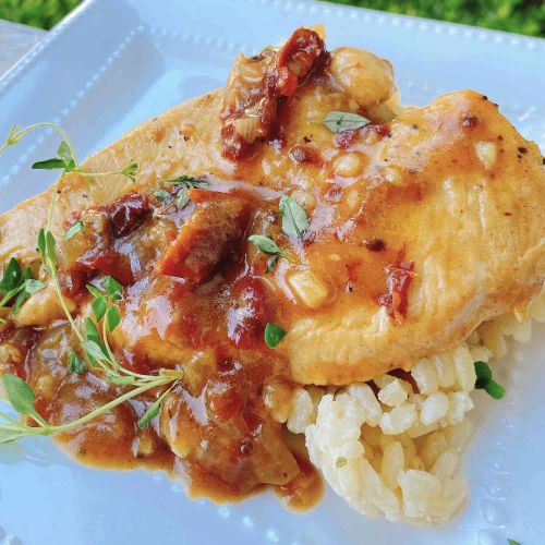 Skillet Chicken in Creamy Sun-Dried Tomato Sauce