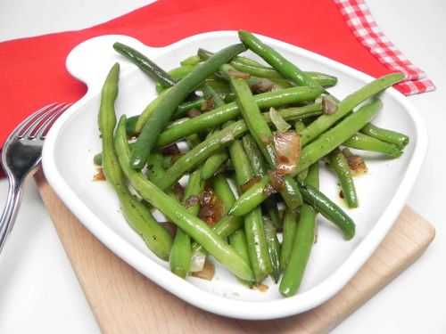 Sautéed Green Beans with Onion