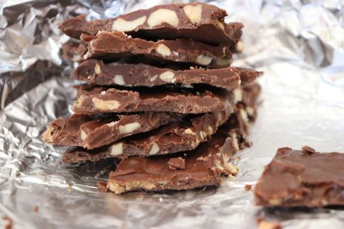 4-Ingredient Vegan Cashew Bark