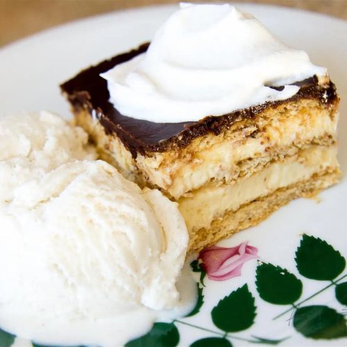 No-Bake Chocolate Eclair Cake