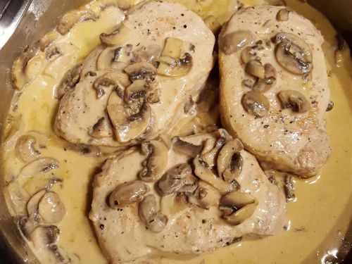 Amazing Pork Chops in Cream Sauce