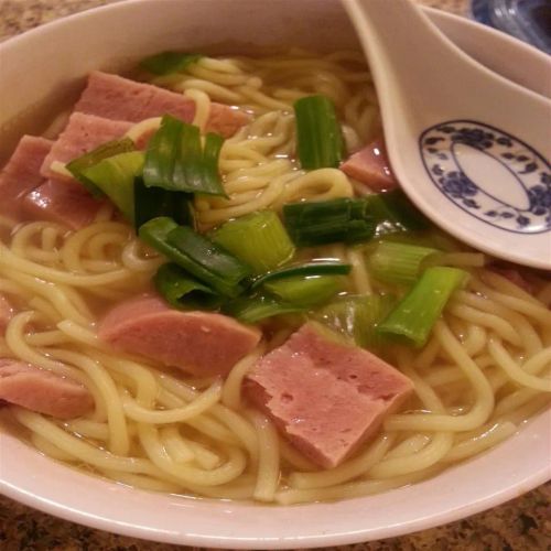 Easy Kine Saimin (Hawaiian Ramen)