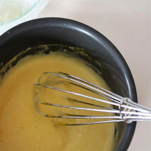 Easy Extra-Lemony Hollandaise Sauce