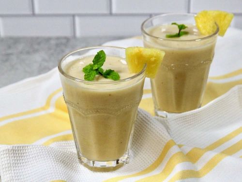 Frozen Pineapple and Banana Smoothie