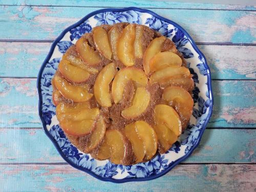 Caramel Apple Upside-Down Cake