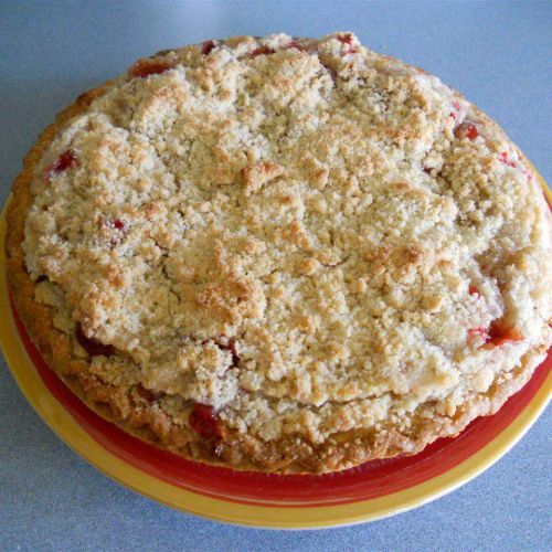 Crumb-Topped Strawberry Rhubarb Pie