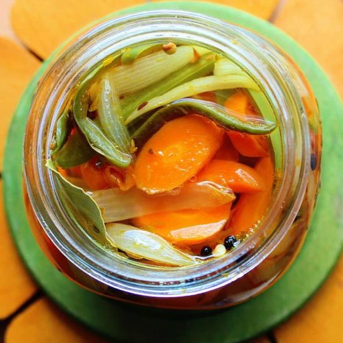 Taqueria-Style Spicy Pickled Carrots