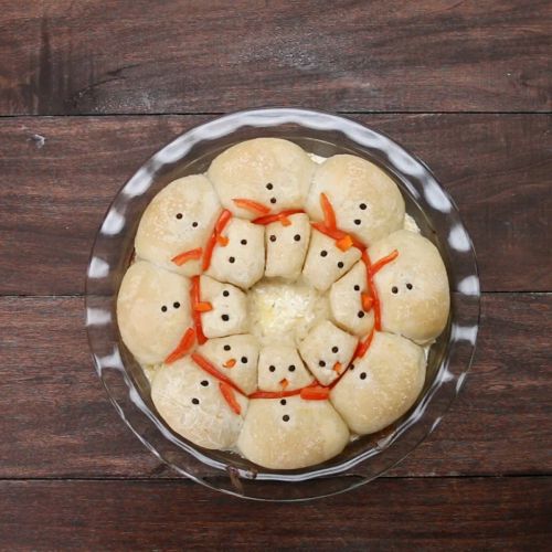 Snowman Bread And Onion Dip