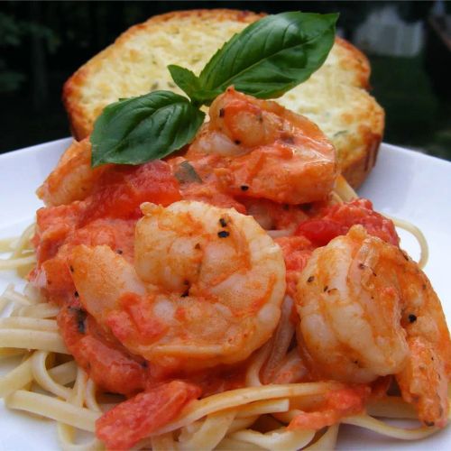 Linguine Pasta with Shrimp and Tomatoes