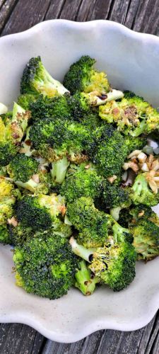 Roasted Broccoli with Garlic and Balsamic Vinegar