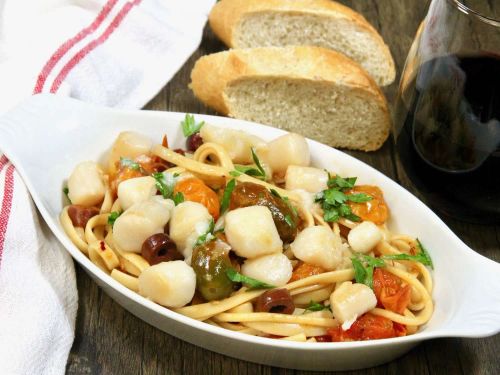 Bay Scallop Pasta with Tomatoes