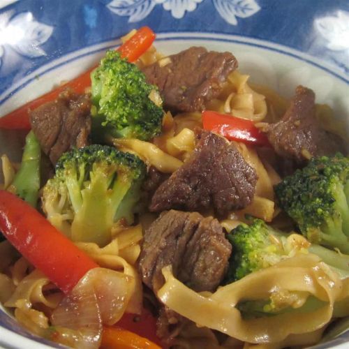 Spicy Beef and Broccoli Chow Mein