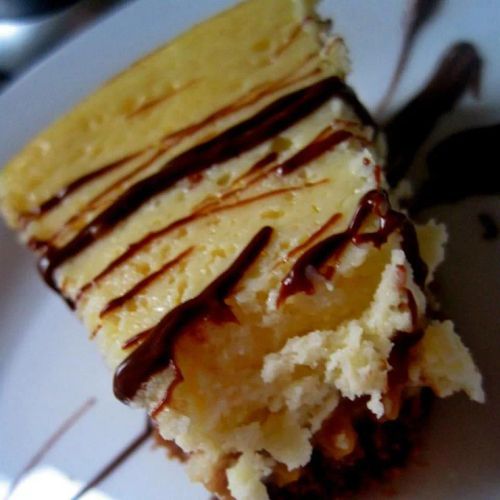 Banana Cheesecake with Caramel Sauce