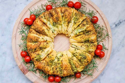 Cheesy Pesto Roll Wreath (Christmas Wreath Appetizer)