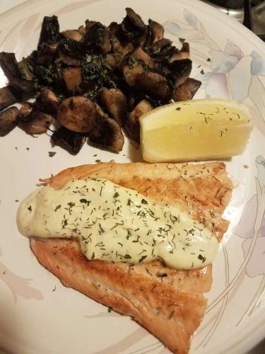 Grilled Salmon with Dill Sauce