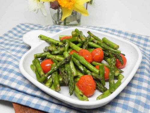 Air Fryer Asparagus and Tomatoes