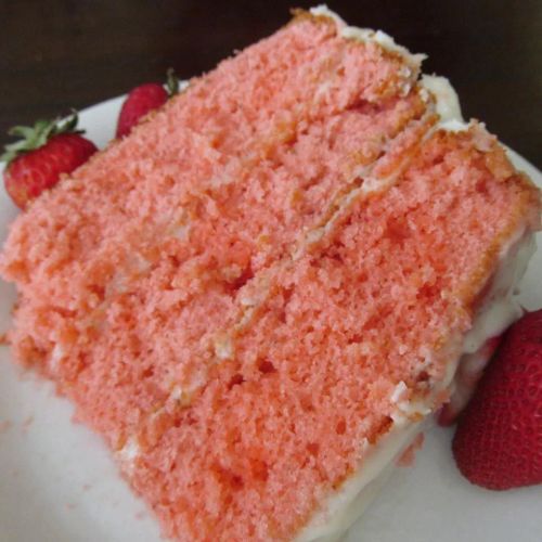 White Chocolate Strawberry Cake