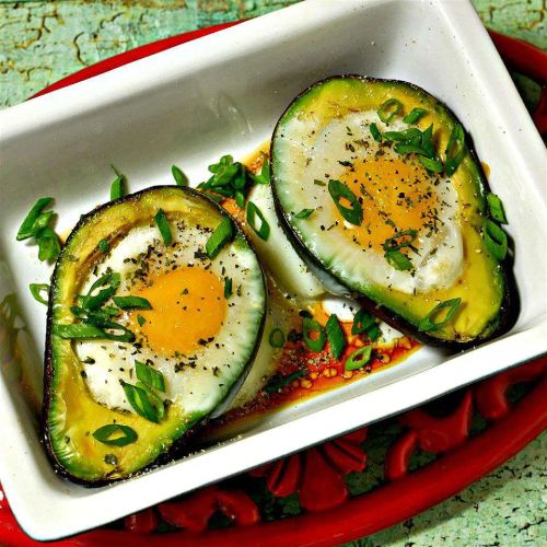 Paleo Baked Eggs in Avocado